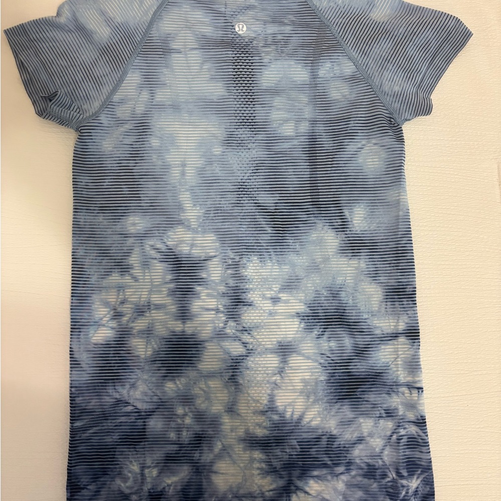 Lululemon Swiftly Tech Short Sleeve Blue Size 6
